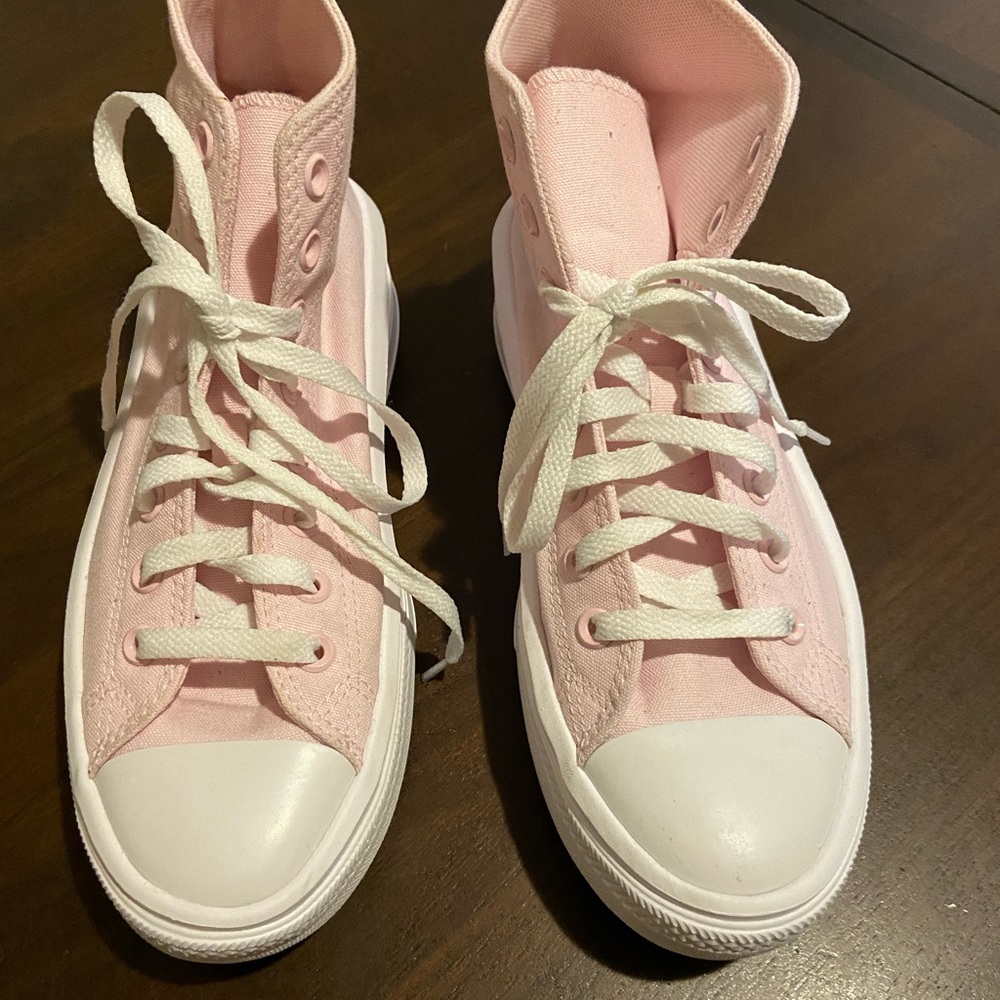 Women high top converse size 9
